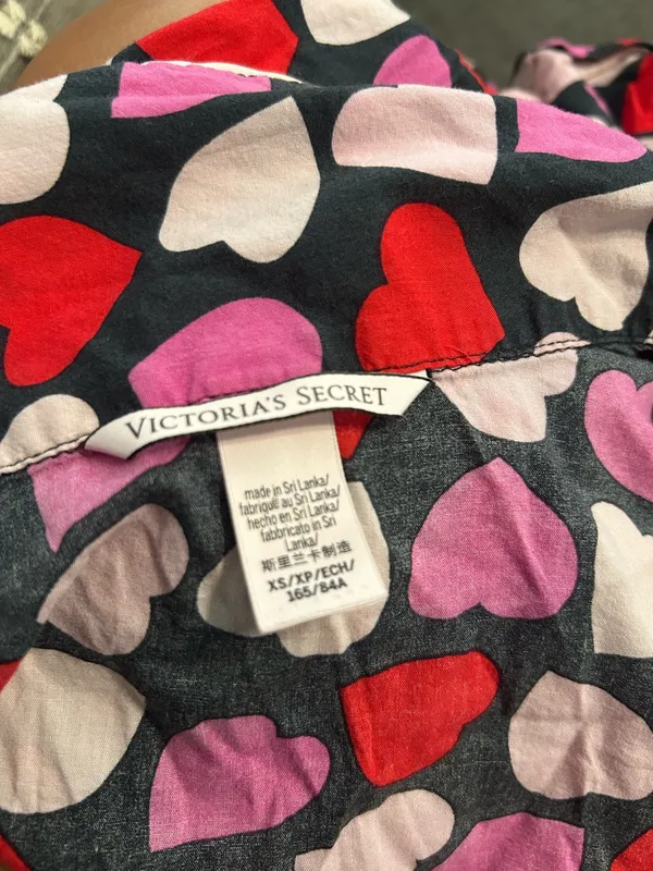 Victoria’s Secret hearts pattern button down long sleeve pajama top women’s XS preowned - Image 2
