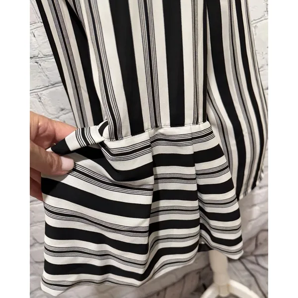 Loft Ann Taylor Black And White Boho Stripe Bell Sleeve Blouse Size Medium - Image 4