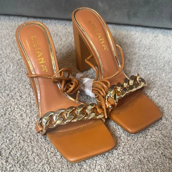 Women’s Liliana Mabel-17 Chunky Gold Tone Chain Lace Up Heel Size 6.5 NEW - Image 3