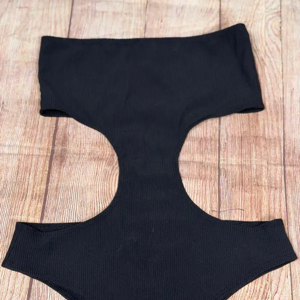 Edikted Black Ribbed Strapless Cutout One-Piece Bodysuit Medium - Image 4