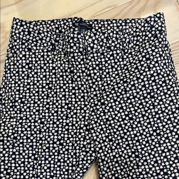 Navy blue and White floral Patterned Pants gap size 4 - Image 2