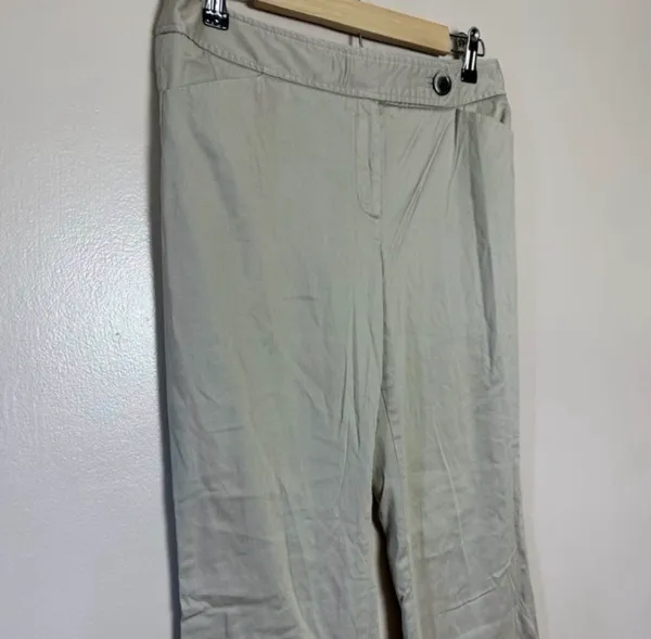 White House | Black Market CLEARANCE! Cream Legacy Chinos Size 6 EUC - Image 3