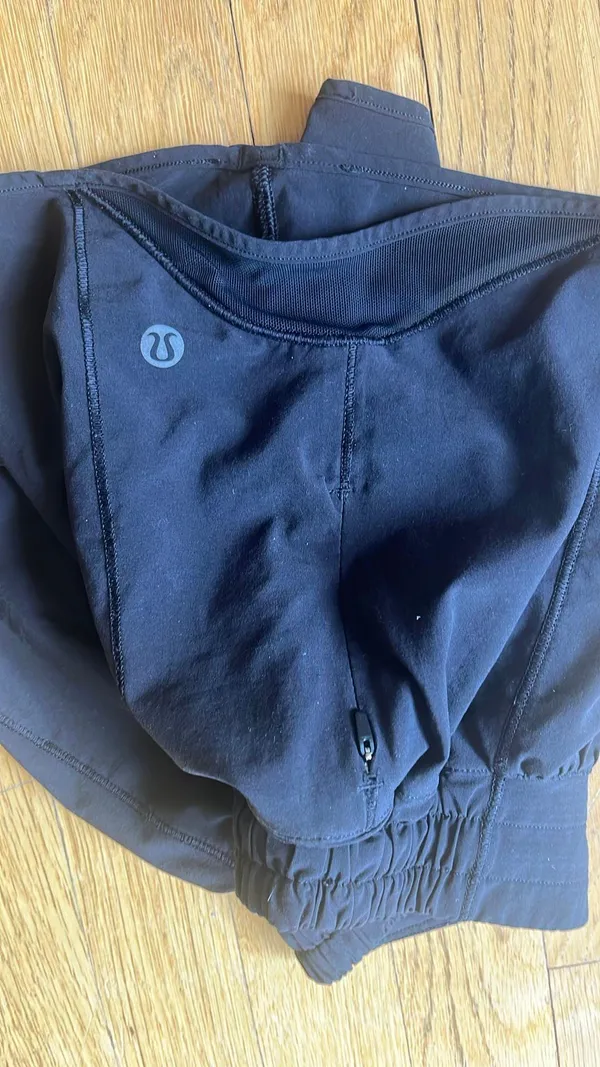 Lululemon Hot Hot Shorts Size 0 4inch Black - Image 2