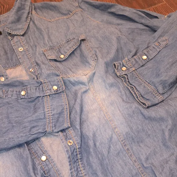 New Directions chambray snap button up shirt size large Blue Size M - Image 4
