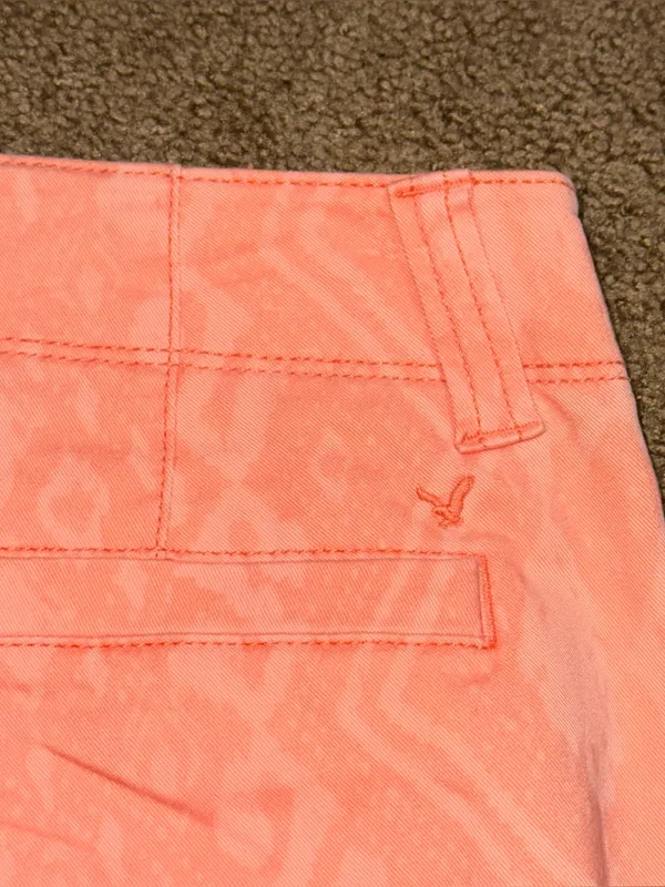 American Eagle Low Rise Micro Mini Chino Shorts Coral Tribal Geometric 0 Preppy - Image 3