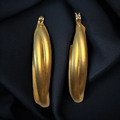 Brushed gold tone intertwined hoop earrings - Image 2