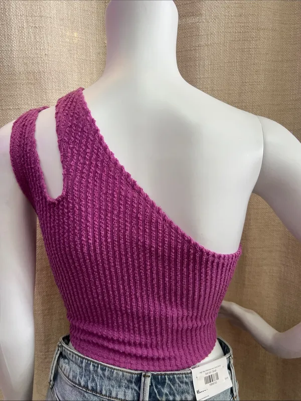 One-Shoulder Ribbed Crop Top in Magenta - Image 5