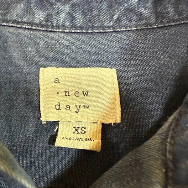 A New‎ Day XS Denim Sleeveless Buttoned Top Casual Boho Resort Capsule Spring - Image 8