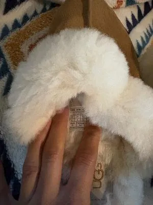 Women’s UGG Slippers - Image 5