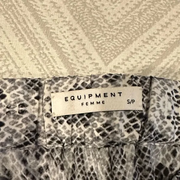 Equipment Women’s Silk Snakeskin Black & White Print Loose Fit Pants Size Small - Image 5