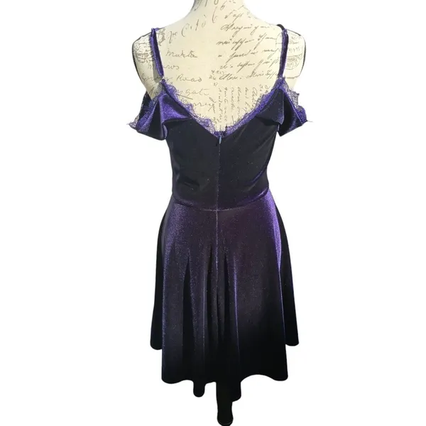 Lulus -793 Navy Cold Shoulder Surplice V-Neck Lace Velvet Mini Dress‎ Size M - Image 4