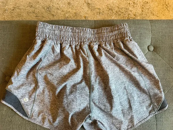 Lululemon Shorts Hotty Hot 4" 4 High-Rise - Image 4