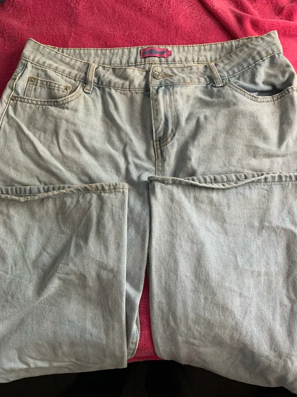 Edikted Raelynn Low-Rise Jeans Washed - Image 2