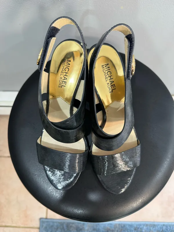 Navy Blue Michael Kors Joselle Patent Leather Slingbacks Size 7 EUC - Image 4