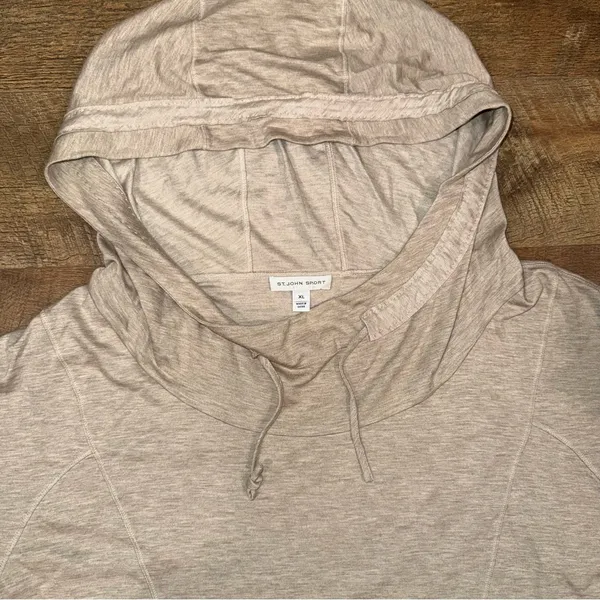 St. John Sport Short Sleeve Hooded Top - Image 5