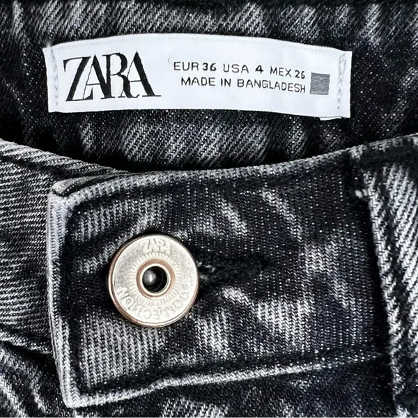 Zara High Rise Straight Acid Wash Jeans Black Grunge Raw Hem Size 4 - Image 5