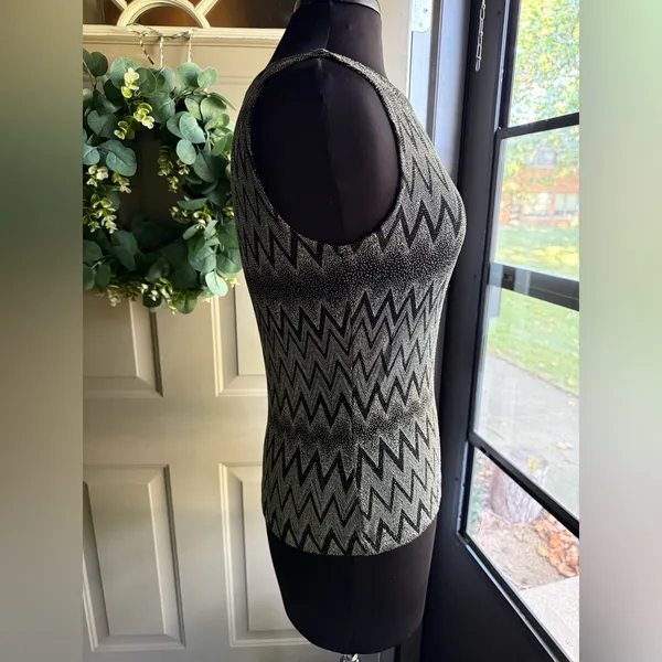 Vintage Y2K Studio Y sparkle chevron tank, size medium - Image 4