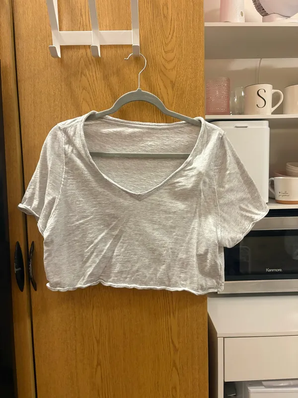 American Eagle V-Neck Loose Tee xs - Image 4