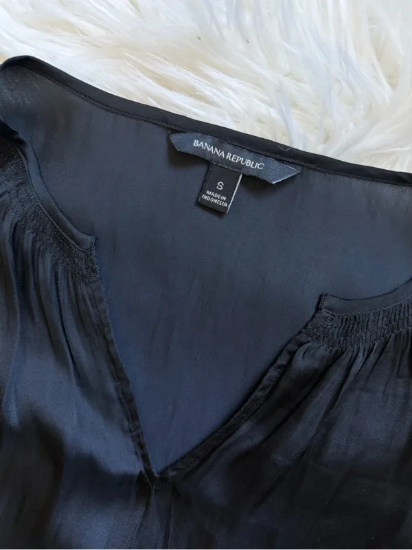 Banana Republic split neck shell tank - Image 5