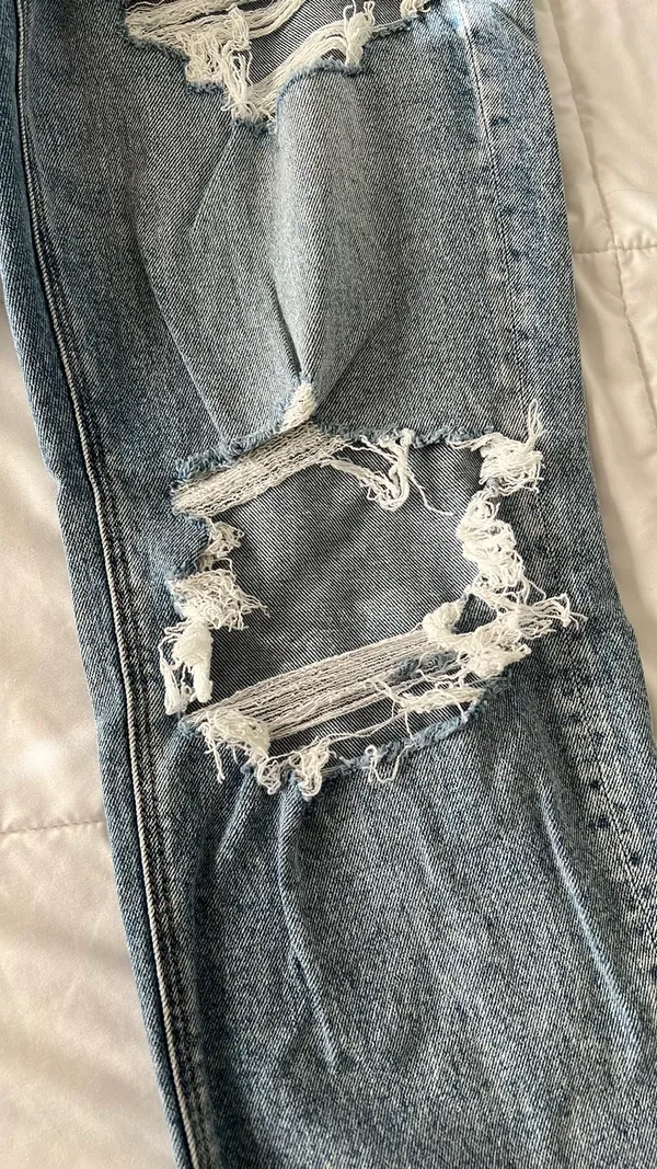 American Eagle curvy 90s high rise straight distressed jeans - Image 4