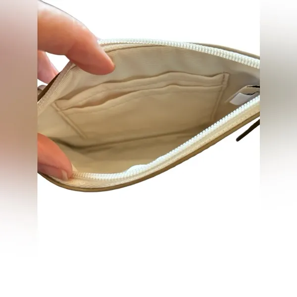 Coach Darcy Bow Cream Cross Grain Leather Small Wristlet Top Zipper - Image 3