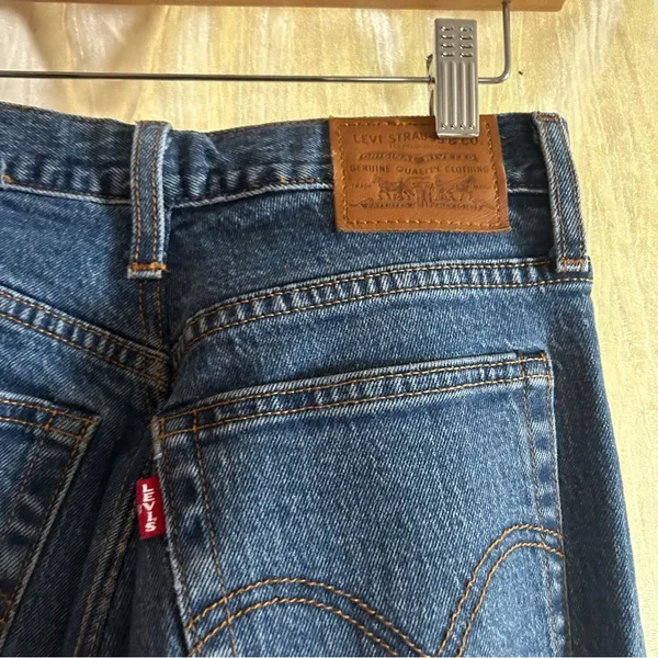 Levi's Premium Wedgie High‎ Rise Jeans Distressed Ripped Knee Dark Denim Size 28 - Image 4