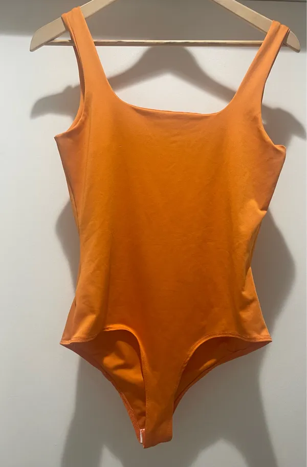Soft orange bodysuit Size L - Image 2