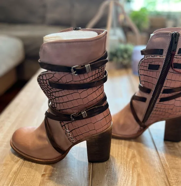 FREEBIRD by Steven NWOT Crocodile Bakers Discontinued Color booties - Image 9