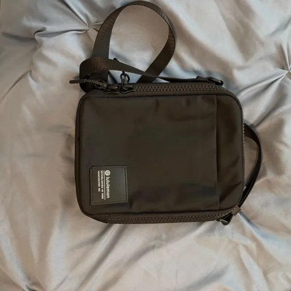 Lululemon Easy Access Crossbody Bag 1.5L - Image 4