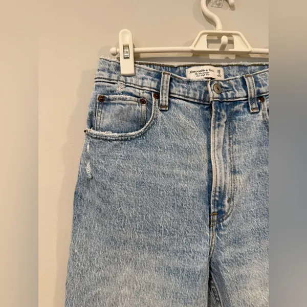 Abercrombie & Fitch the 90s Straight Ultra Hight Rise Denim Size 26/2R 2346 - Image 3