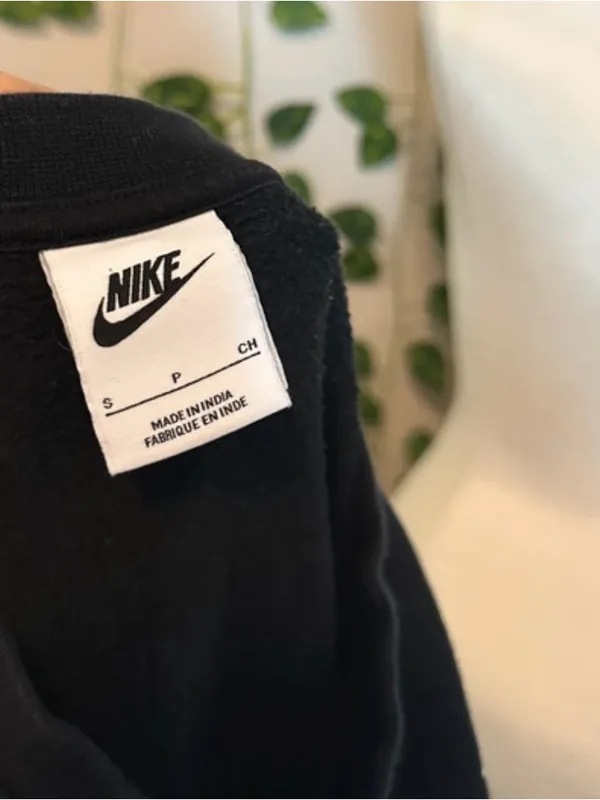 Nike women’s small black preppy cotton casual athletic cozy crewneck embroidered - Image 4