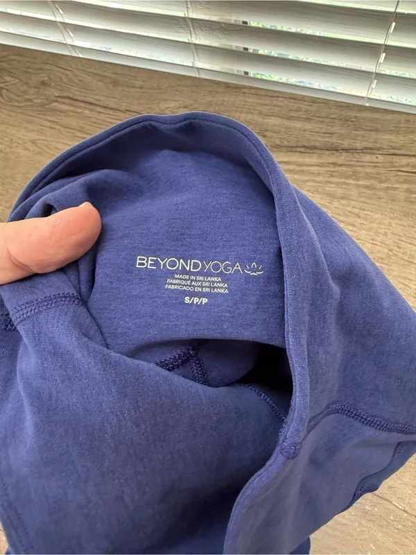 Beyond Yoga purple leggings size small - Image 5