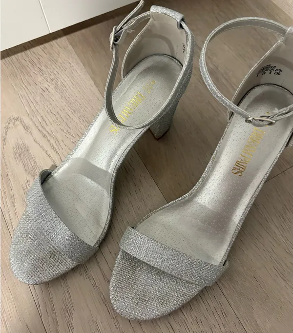 Dream Paris Sparkly Silver Heels - Image 7