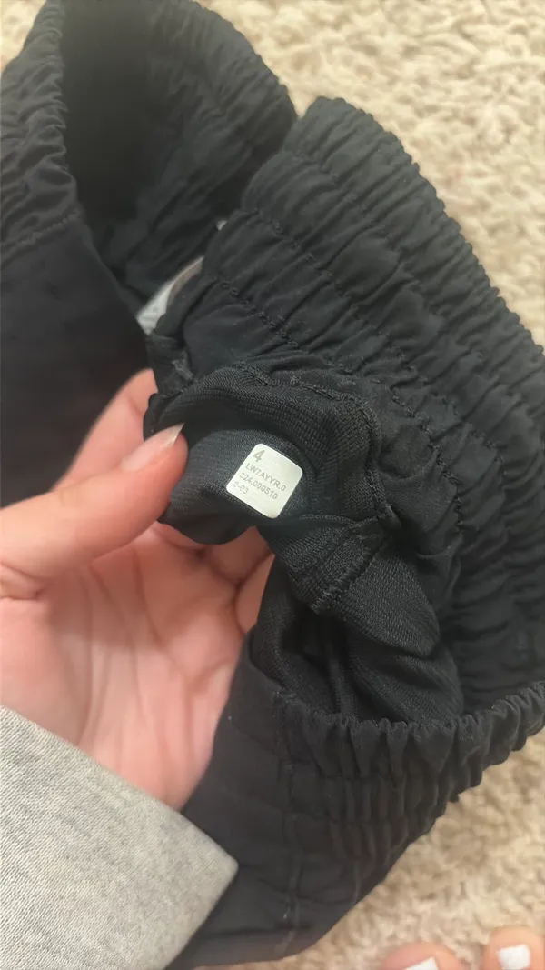 Lululemon Hotty Hot 2.5" Shorts High-Rise - Image 3