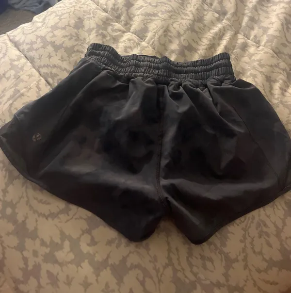 Lululemon Hotty Hot Shorts 2.5" High-Rise - Image 2