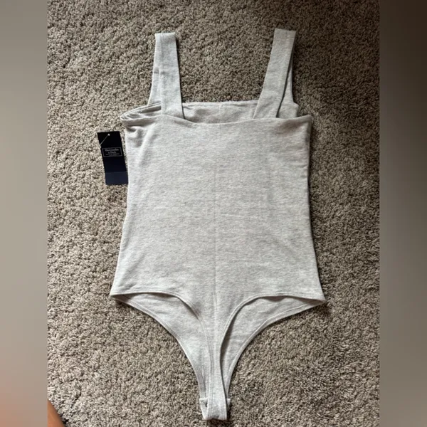 NWT Abercrombie bodysuit size xs - Image 2