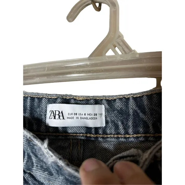 Zara High Rise Straight Jeans‎ Size 6 - Image 4