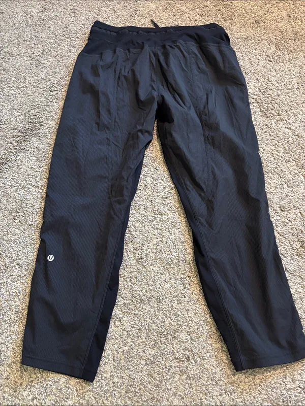 Lululemon Dance Studio Mid-Rise Crop 25" size 8 - Image 4