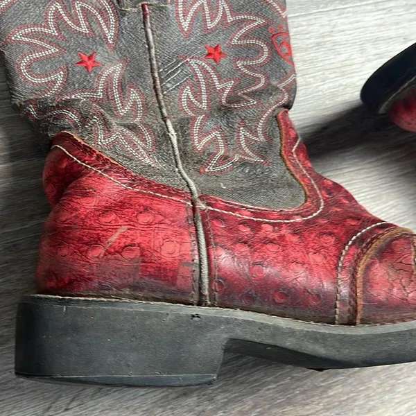 Ariat Red and Gray Cowboy Boots - Image 11