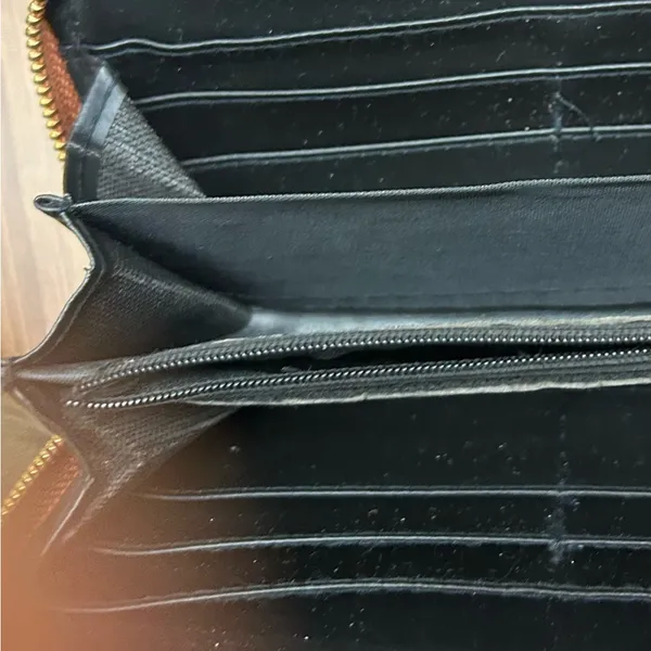 Wallet Studded Laser - Image 4