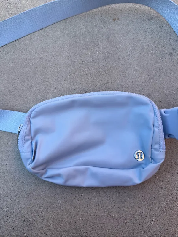 Lululemon Light Blue Adjustable Waist Front Pack Multi-Pocket Athleisure - Image 2