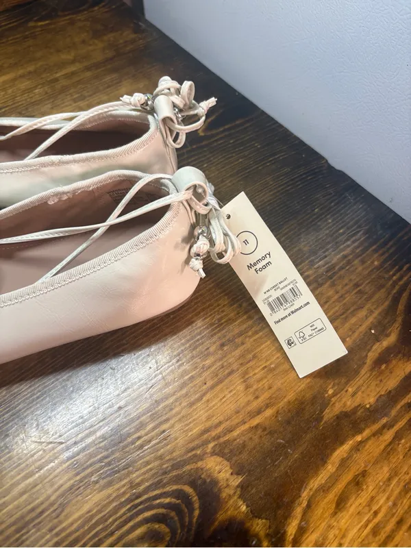 No boundaries beige lace up flats size 11 - Image 3