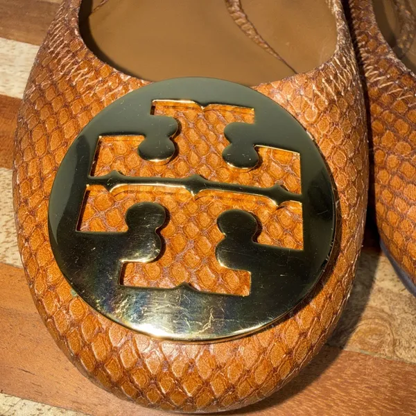 Tory Burch Reva Snake Skin Embossed Ballet Scrunch Flats Logo SZ 8.5 Brown Gold - Image 10