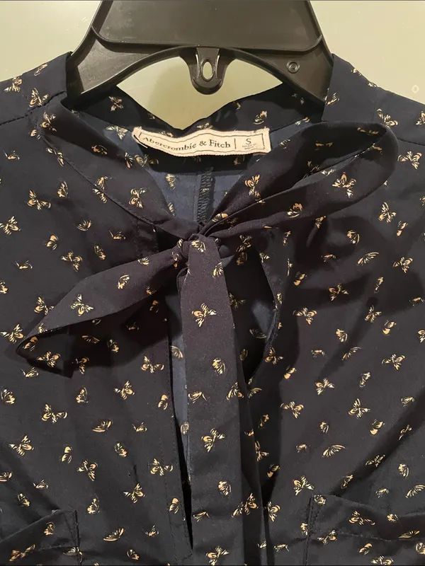 Abercrombie & Fitch Navy Floral Tie-Neck Blouse - Image 3