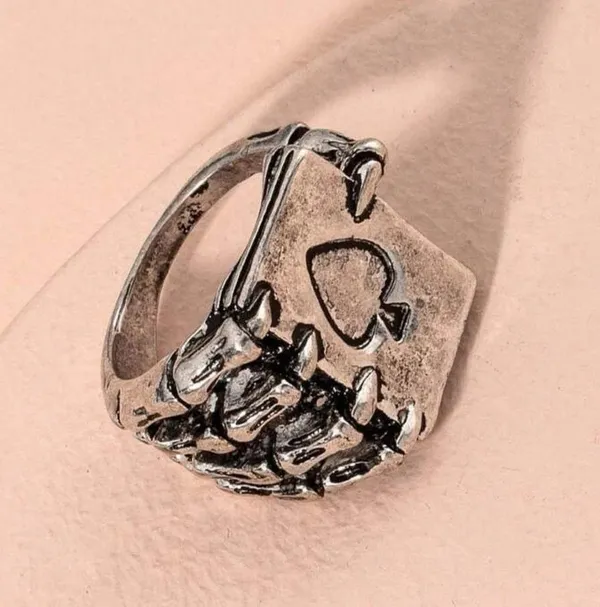 Skeleton hand with playing card ring - Image 2