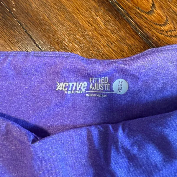 Old Navy purple capri leggings sz M - Image 2