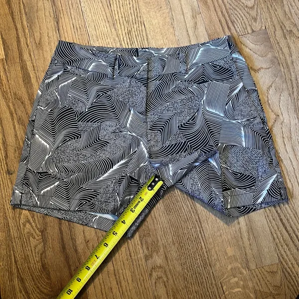 Nike Golf Dri-FIT Shorts Black White Optical Wave‎ Print Womens 2 - Image 5