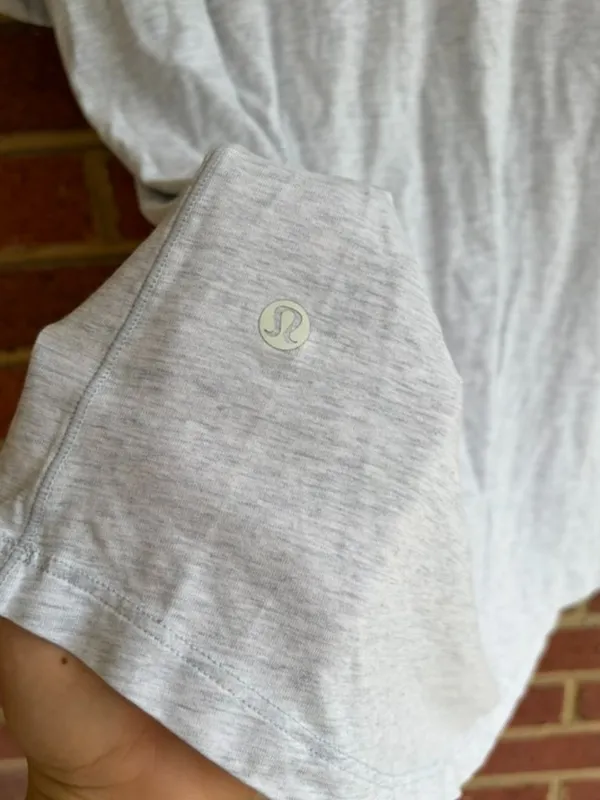 Lululemon Light Gray Short Sleeve Shirt Women's Large - Image 3