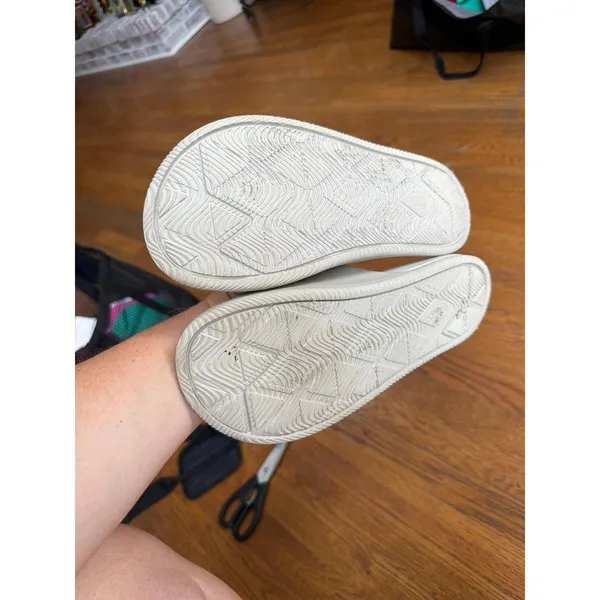 Chaco Women's‎ 9 Chillos Slide sandals in a cream colorway - Image 4