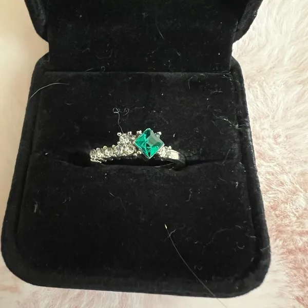 Gorgeous Faux Emerald and CZ Silver Statement Ring Size 7 - Image 2
